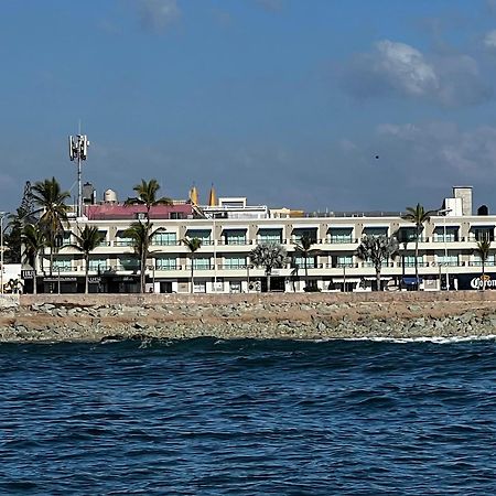 Hotel La Siesta Malecon Масатлан Экстерьер фото