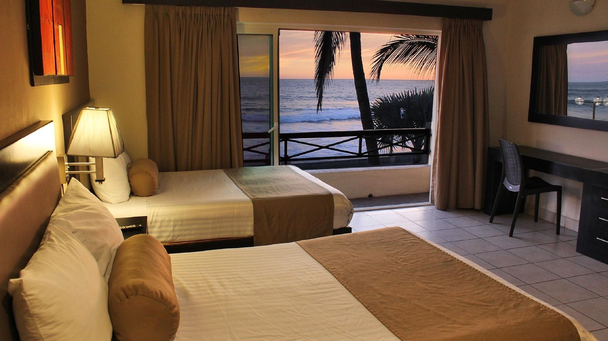 Hotel La Siesta Malecon Масатлан Экстерьер фото