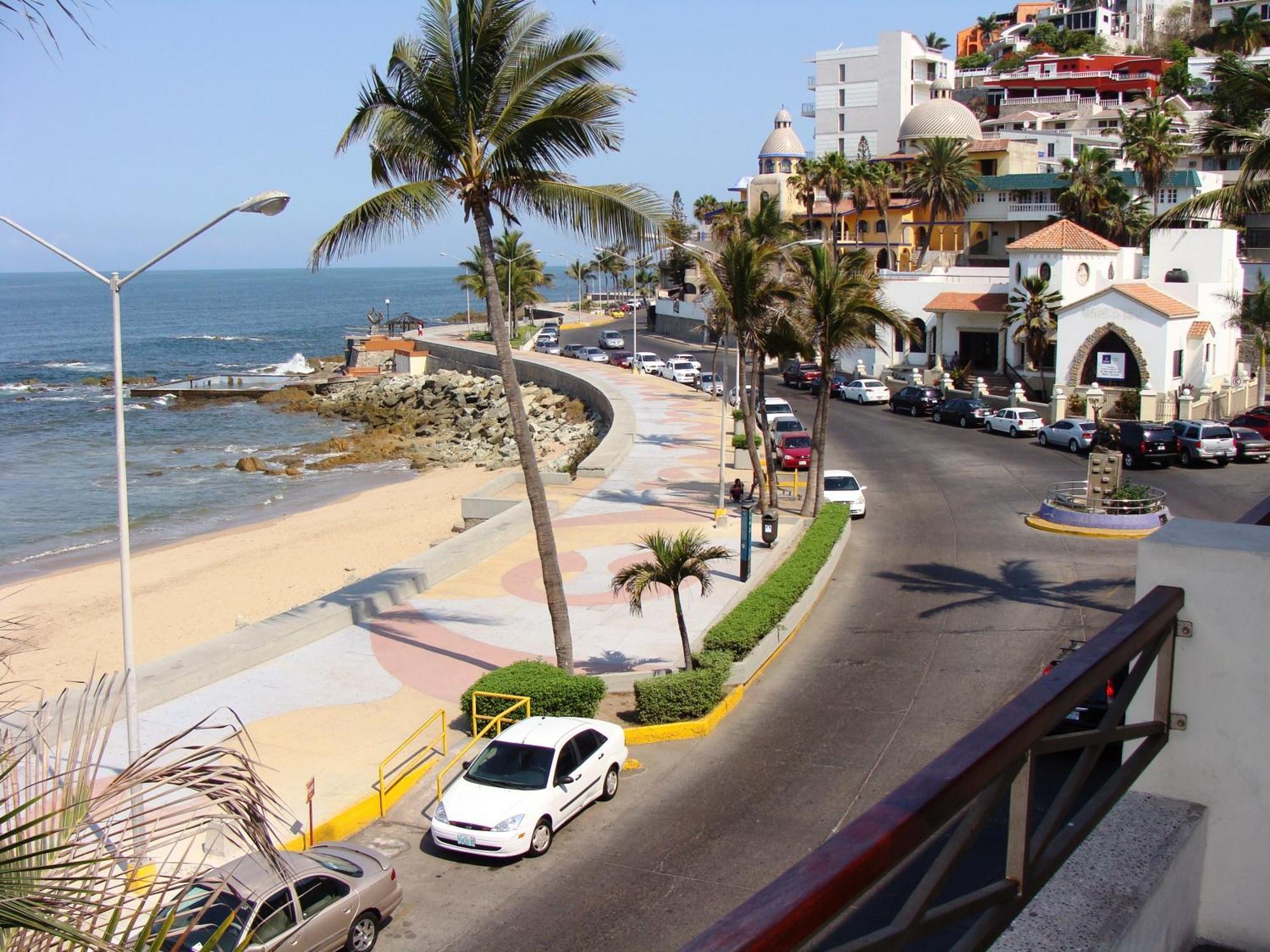 Hotel La Siesta Malecon Масатлан Экстерьер фото