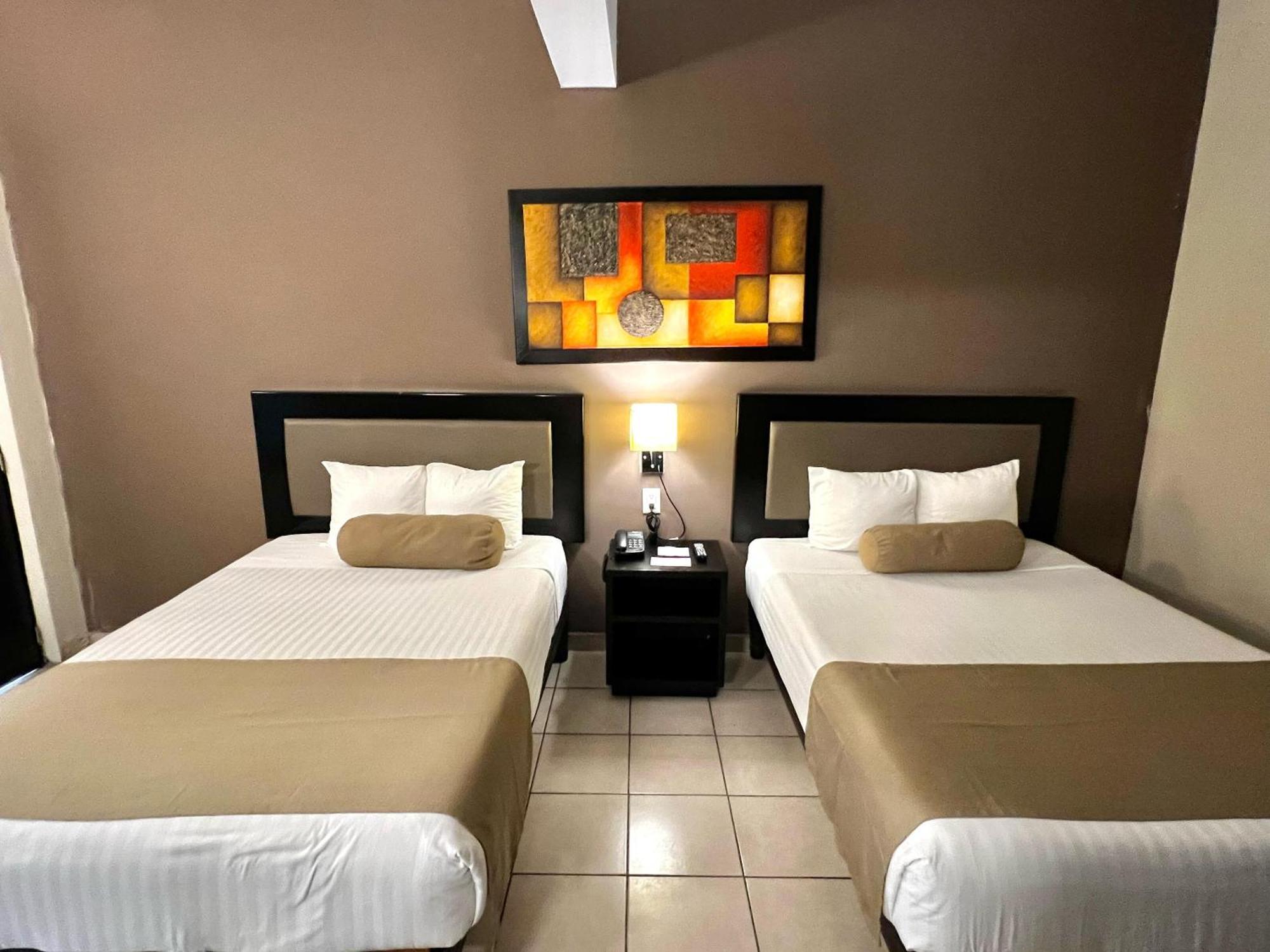 Hotel La Siesta Malecon Масатлан Номер фото