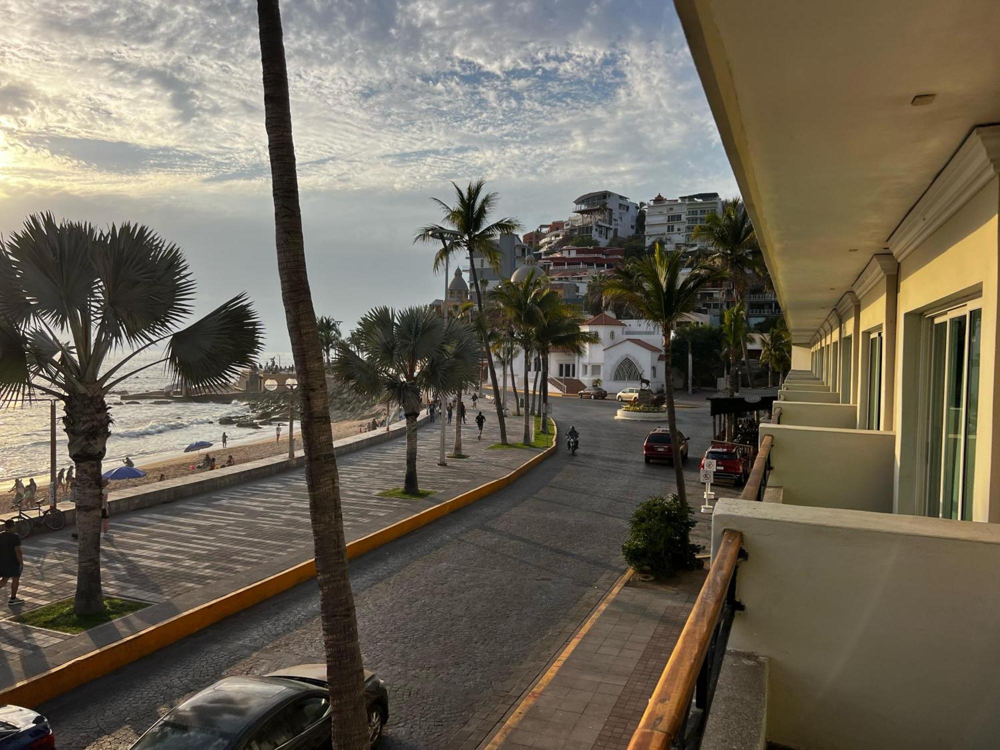 Hotel La Siesta Malecon Масатлан Номер фото