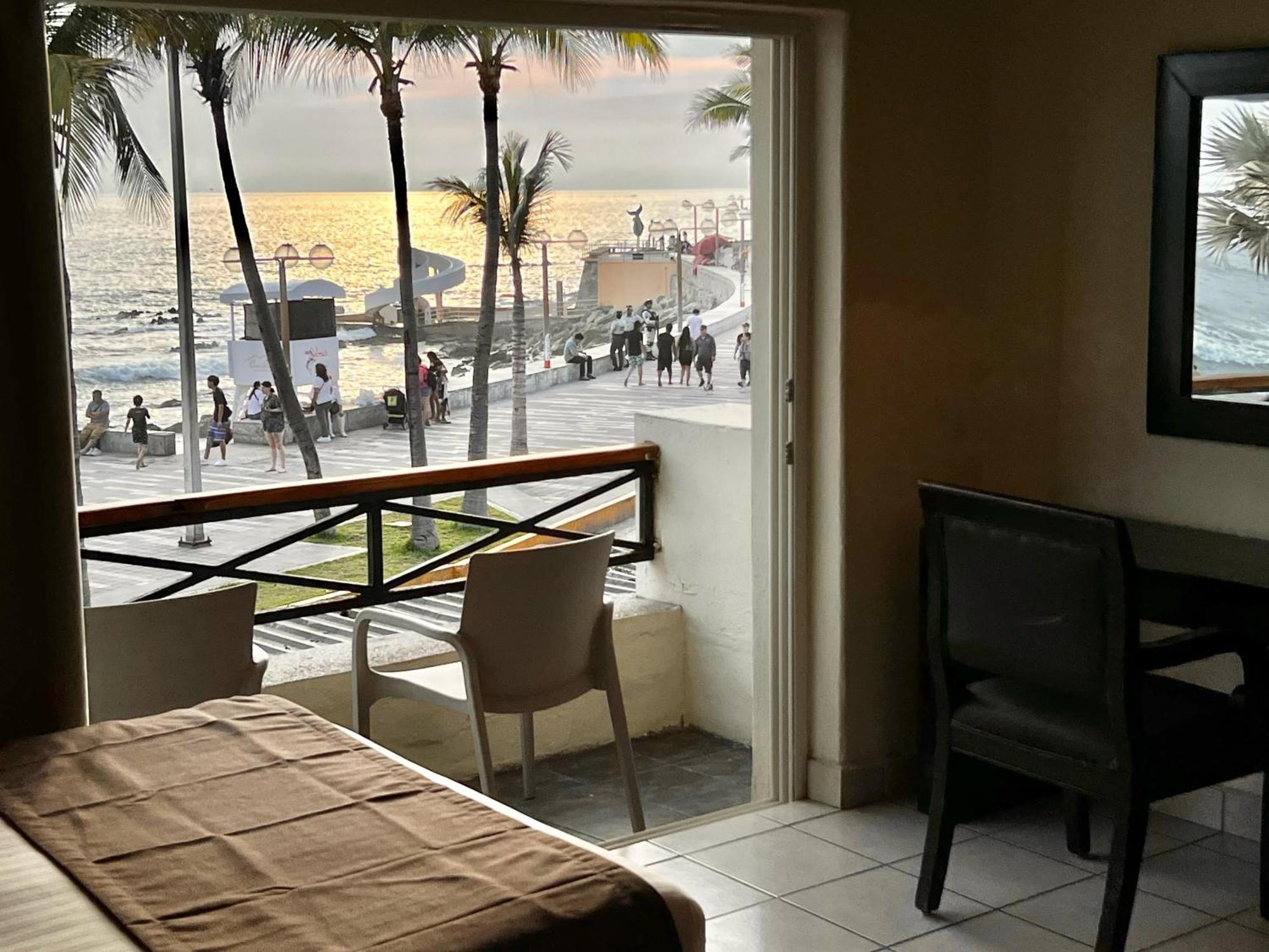 Hotel La Siesta Malecon Масатлан Номер фото