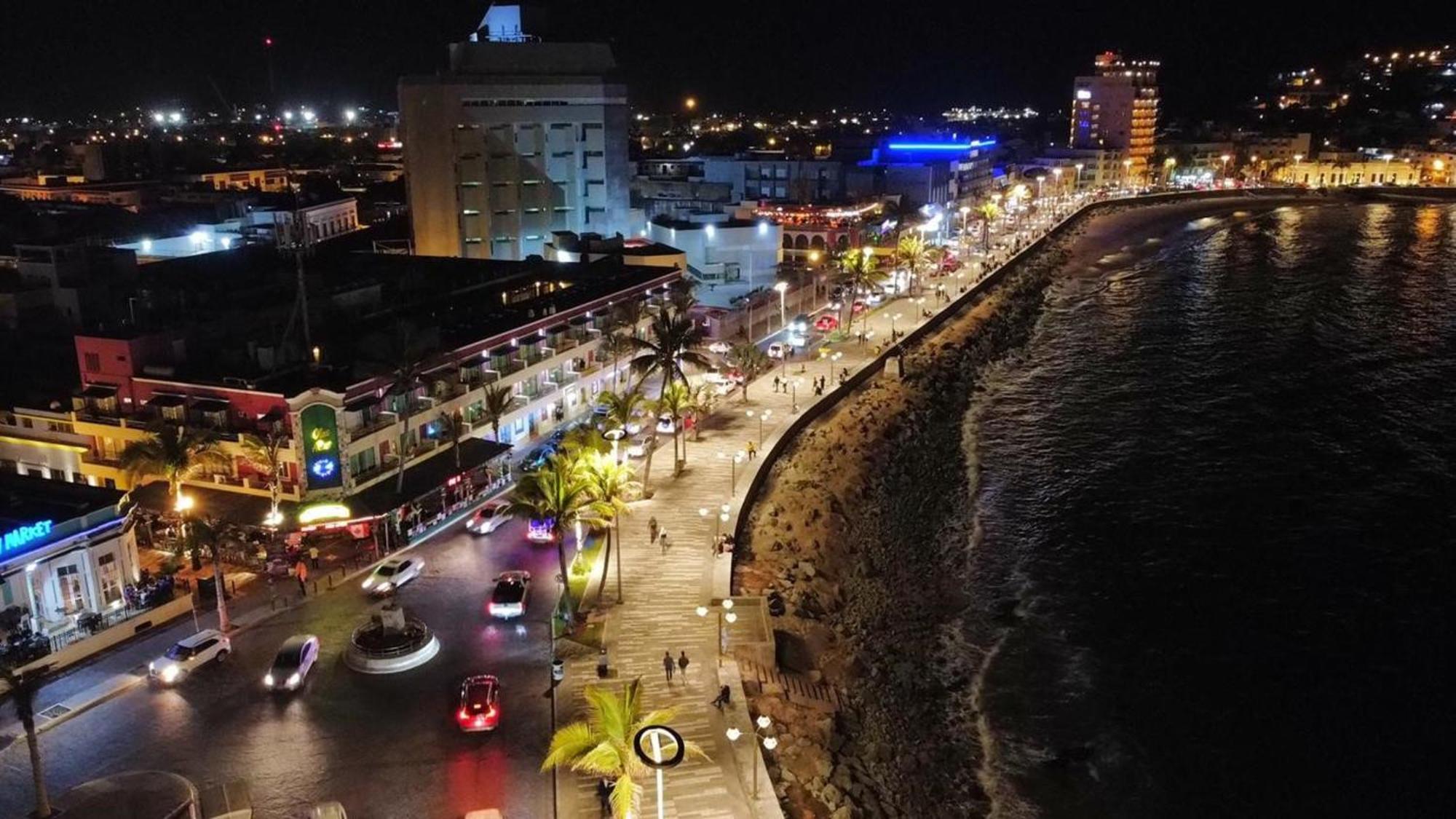 Hotel La Siesta Malecon Масатлан Экстерьер фото