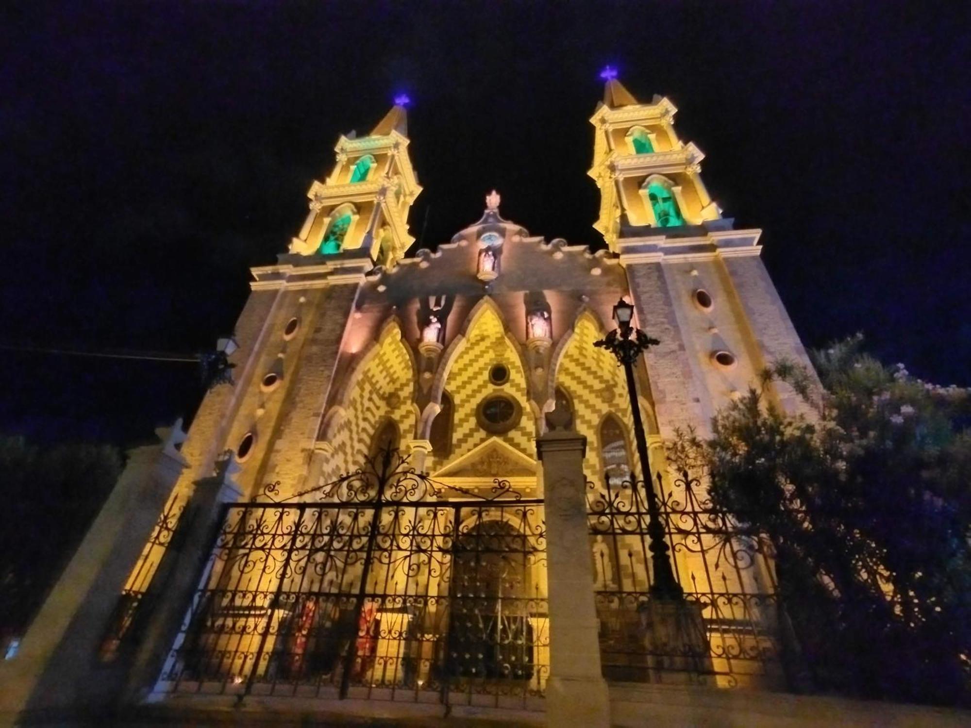 Hotel La Siesta Malecon Масатлан Экстерьер фото