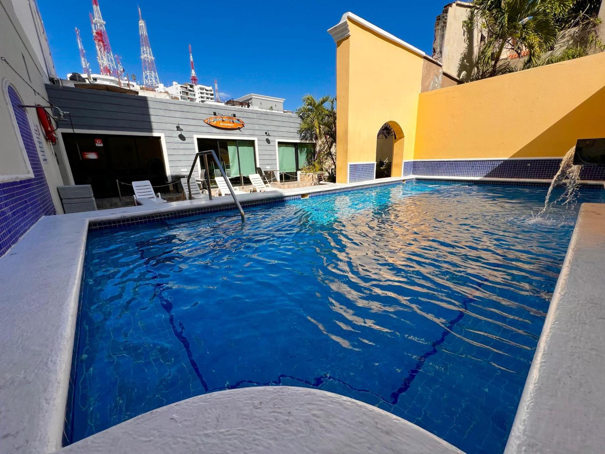 Hotel La Siesta Malecon Масатлан Экстерьер фото
