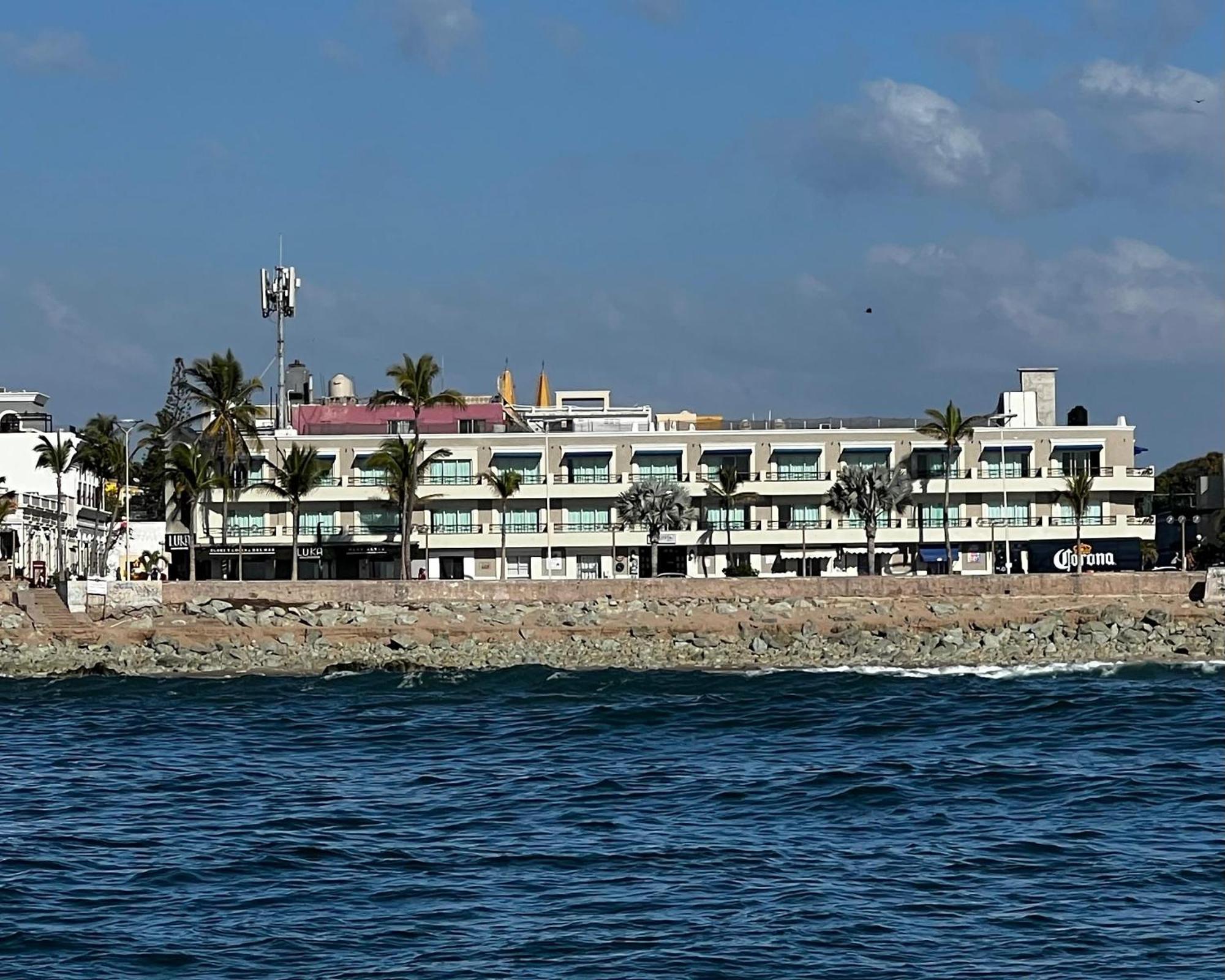 Hotel La Siesta Malecon Масатлан Экстерьер фото